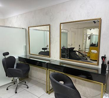 İki ədəd salon güzgüsü yaxşı vəziyyətdə, biri 200 manat. Yasamal