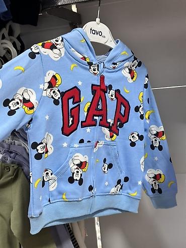 футболка с микки маусом: Детское худи с капюшоном GAP x Disney - Модель: худи на молнии с — 1