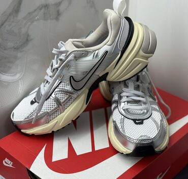 Кроссовки и спортивная обувь: Кроссовки, 36.5, 37, Nike, Новый, цвет - Бежевый, Самовывоз