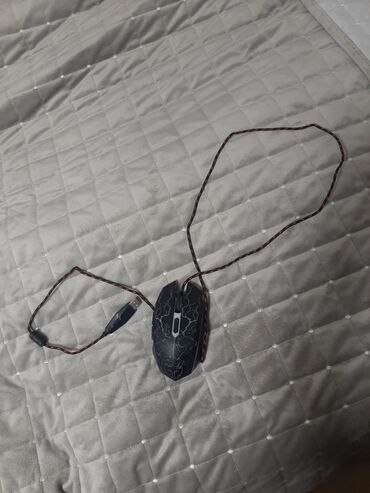 işlenmiş komputer: Mouse volkan,3 rengi var,qirmizi,benovseyi,çəhrayı hec bir problemi
