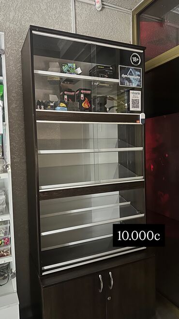 темир ешиктер: Продаю витринный шкаф 
Прошу 10.000
Нижнее стекло отсутствует