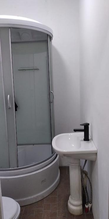 Комнаты: 40 м², Без мебели — 1