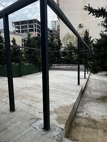 kafe stolari: Açıq hava məkanı – terras/bahçe sahəsi kirayə üçün - Geniş daş — 2
