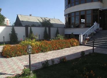 Продажа отелей и хостелов: Район: Центральная мечеть Суюмбаева/Жумабека, 📍Продаю здание 1000 кв м at lalafo.kg — 1 Продажа отелей и хостелов: Район: Центральная мечеть Суюмбаева/Жумабека, 📍Продаю здание 1000 кв м — 1