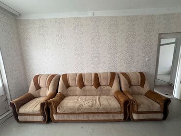 divan tecili: İşlənmiş divan və kreslolar. Hamısı birgə 30 manat. Təcili evdən