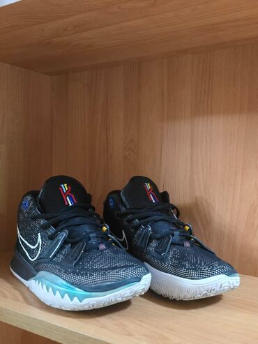 Ayaqqabılar: Nike Kyrie 7 basketbol krossovkaları - Rəng: qara üst, ağ altlıq