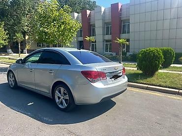 forut satsi: Chevrolet Cruze: 1.4 l | 2013 il 286532 km Sedan — 6