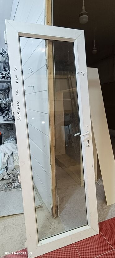 двери для комнат: Ağ rəngli PVC şüşə qapı - Material: PVC profil, şüşə panelli - Rəng