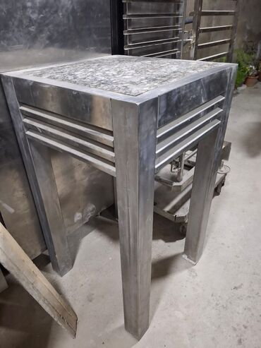 Restoran mebeli: Paslanmayan metaldan hazırlanmış, mərmər səthli yemək paylama stolu — 9