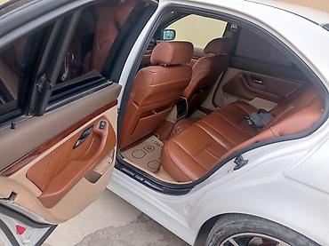 BMW: BMW 5 Series (E39) sedan – ağ rəngdə, M-paket vizual üslubunda — 8