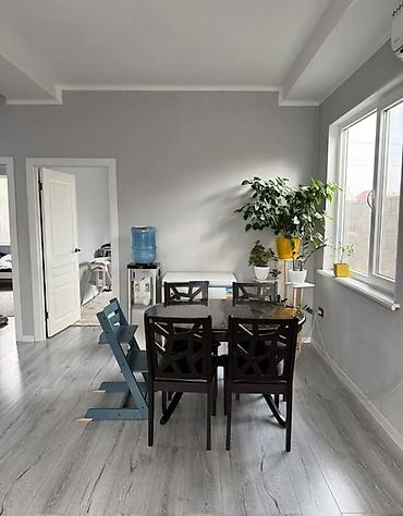 Продажа коттеджей и домов: 🏡 ПРОДАЁТСЯ ДОМ 📍 Район: Ак-Босого 📐 Площадь: 90 м² 🛏 Комнат: 3 🌿 — 2