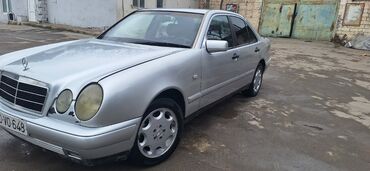 Mercedes-Benz: Mercedes-Benz E 230: 2.3 l | 1995 il Sedan