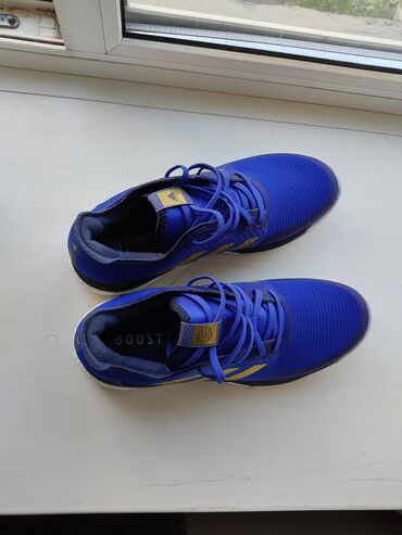 обувь спортивная: Продаю Адидас CRAZYFLIGHT. новые
42 размер покупал в Италии