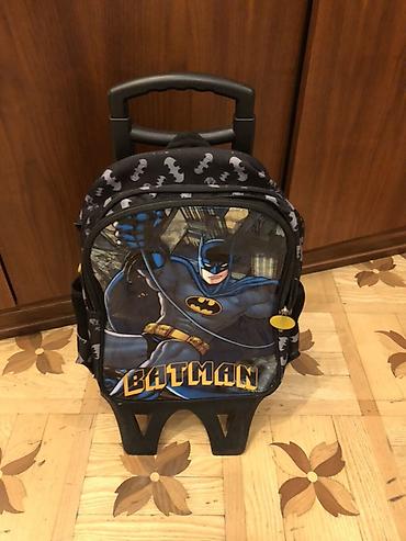 məktəbli çantalar: Uşaq üçün təkərli Batman məktəb çantası - Brend: Wiggle - Dizayn: Ön — 5