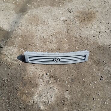 Решетки радиатора: Решетка радиатора Mazda Б/у — 3