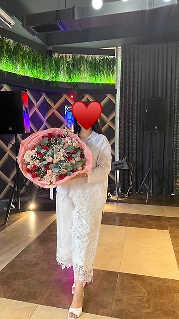 Ağ rəngli krujeva detalı dəst - Üst: klassik ağ köynək tipli bluz