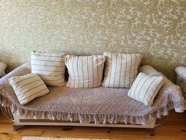 бескаркасный диван кровать: Divan, Divan