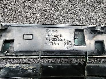 треснут: Решетка радиатора Volkswagen 1996 г., Б/у, Оригинал — 4