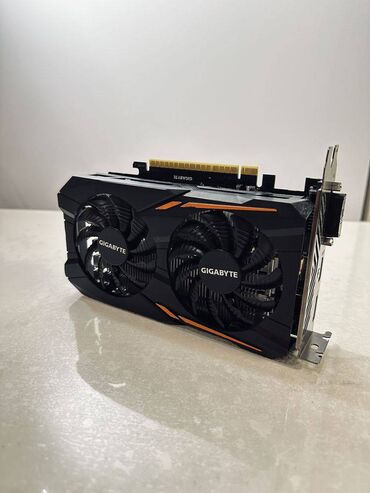 Masaüstü kompüterlər və iş stansiyaları: Videokart Gigabyte GeForce GTX 1050, < 4 GB