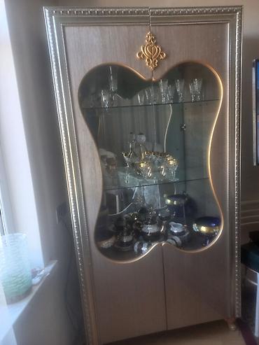 Servant ortası şüşə,alt hisesindede refleri var, yeni kimidi. 2