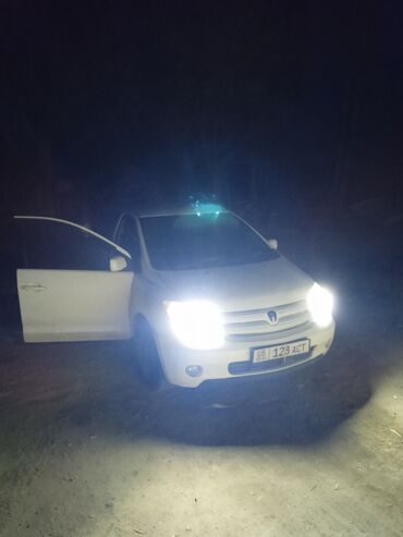 продаю хайландер: Toyota ist: 2005 г., 1.3 л, Автомат, Бензин