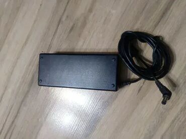 Izvori napajanja: 1. HeartWare 1440 12-15.6 v 7A output 15; v 3A Controller Adapter 2 — 14