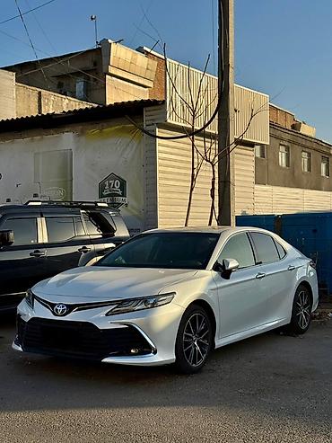 Toyota: Toyota Camry: 2022 г., Седан — 2
