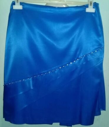 Dəstlər, kostyumlar: Gôy atlas kostyum 120 manata alinib 60 manata satilir. Cemi 1 defe — 3