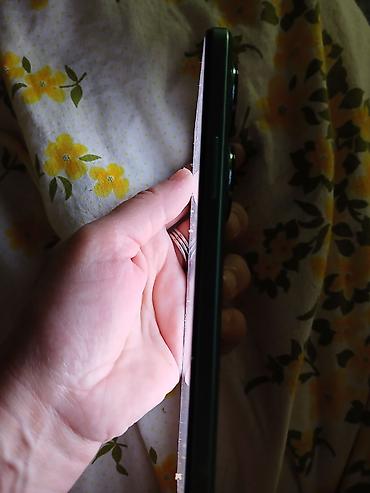 netbook prodaja: Pametni telefon sa dvostrukom zadnjom kamerom i ekranom sa rupicom za — 4