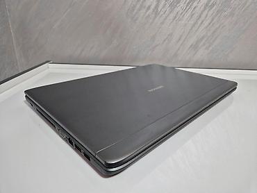MEDION AKOYA P7653 – 17.3" FULL HD IPS / i7-8550U / 8GB DDR4 / SSD +