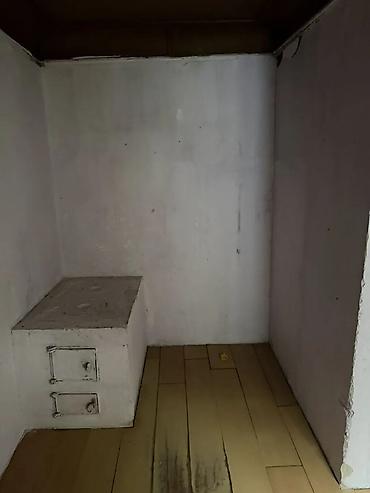 Үйлөрдү ижарага берүү: 42 м², 3 бөлмө, Ахунбаев / Бакаев көч., Жаныбарлары жок — 5