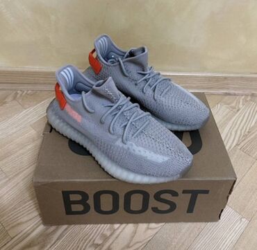 adidas yeezy boost: Trainers, size - 44