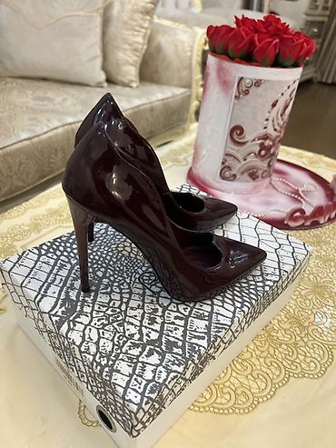 Tuflilər: Versace qadın stilettosu - Model: Klassik şıq stiletto - Rəng: Tünd — 9