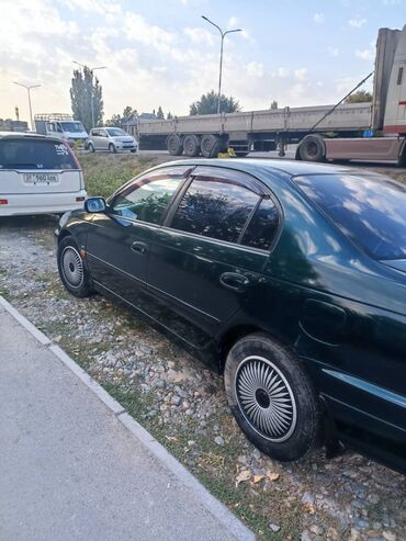 полик багажника: Toyota Avensis: 2002 г., 1.8 л, Механика, Бензин, Седан