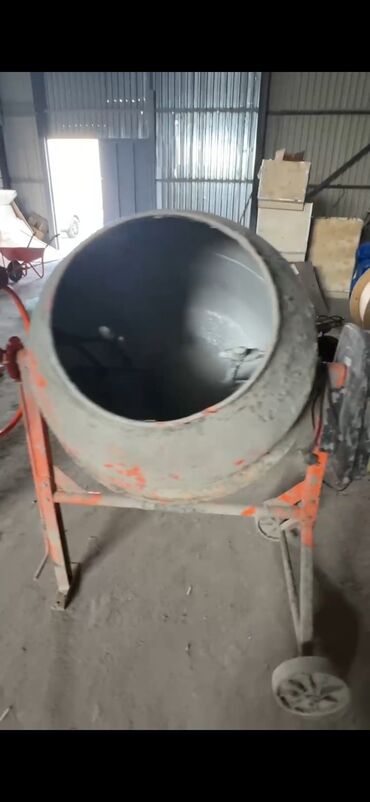Mişarlar: Bu, tikinti işləri üçün ideal olan möhkəm və etibarlı betonqarışdıran