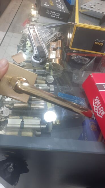 Qapı zamokları: Qapı üçün tam dəst: mexanizm, silindr, rozetkalar və dəstək - Daxili — 2