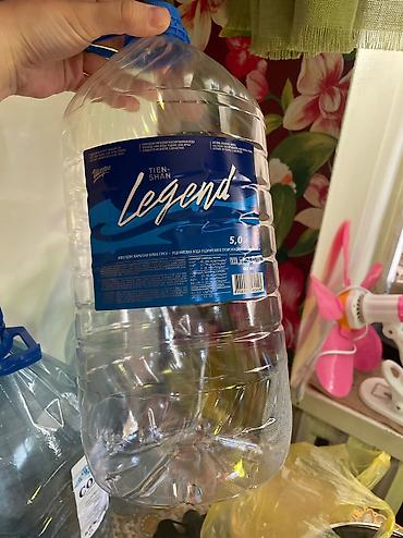 розлив воды: Пластиковые бутыли большого объема с крышками. - Материал: прозрачный — 2