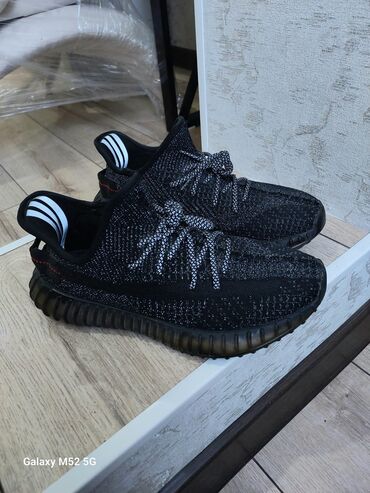 спортивные бриджи мужские: Мужские кроссовки, 40.5, Adidas, Б/у, цвет - Черный, Самовывоз