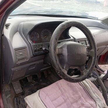 Mitsubishi: Mitsubishi Space Wagon: 1997 г., 2 л, Механика, Бензин, Хэтчбэк — 9