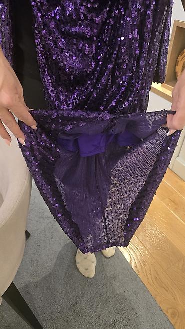mango serbia: Elegantna ljubičasta haljina sa šljokicama - Model: midi haljina sa — 3