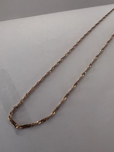 золотое цепочка: Продаю золотую цепочку длина 40 ( не длинная с кулоном носить