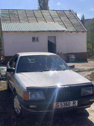 Audi 100: 1988 г., 2.3 л, Механика, Бензин, Седан