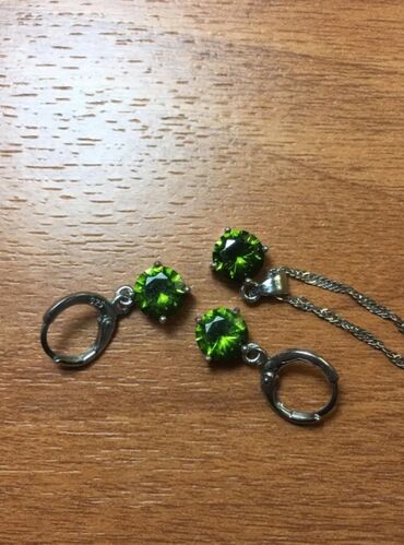 Наборы украшений: Комплект из серебра 925 пр💫. серьги + цепочка с кулончиком. вставка — 17