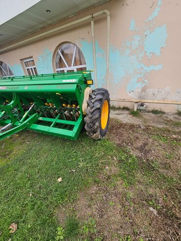 Traktorlar: Belarus MTZ traktoru - Güclü ön və arxa təkərli, tam ölçülü kabinəli — 8