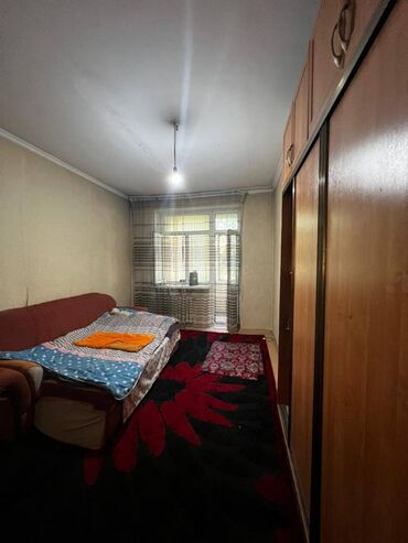 снять комнату с подселением: 2 бөлмө, 57 кв. м, 106-серия, 2 кабат, Эски ремонт