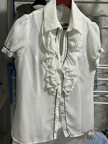 Белая женская блузка с коротким рукавом и жабо. Размер L-XL -