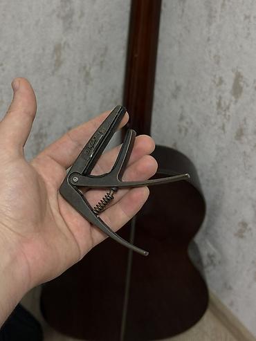 klassik gitara: Gitara ideal işləyir. Royaldan alınıb. Cızıqlarına görə cüzi endirim — 5
