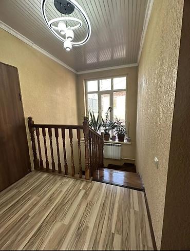 Продажа коттеджей и домов: 📢 **Продаётся дом (2-этажный)** 📍 Бишкек, ул. Молодая Гвардия – — 4