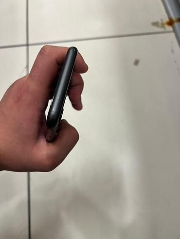 ideal iphone: IPhone 11, Qara, Face ID — 5