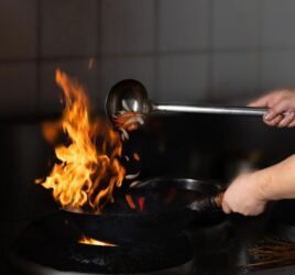 работа в раздольном: Требуется повар китайской кухни с опытом работы, зарплата 2500 в день